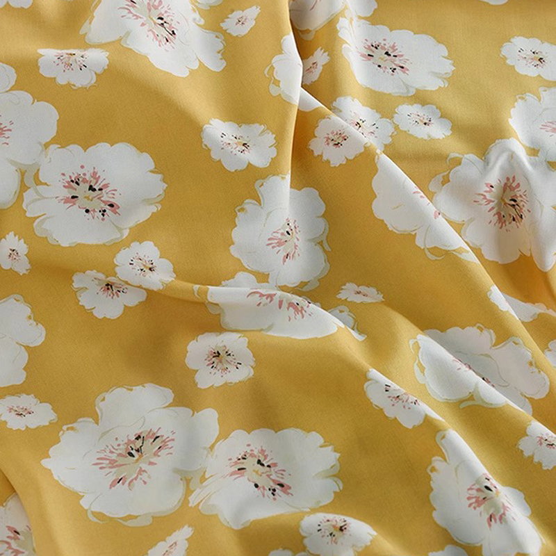 Biały kwiatowy nadruk na urocz – Soft Summer Yellow Clothing recenzja i cena